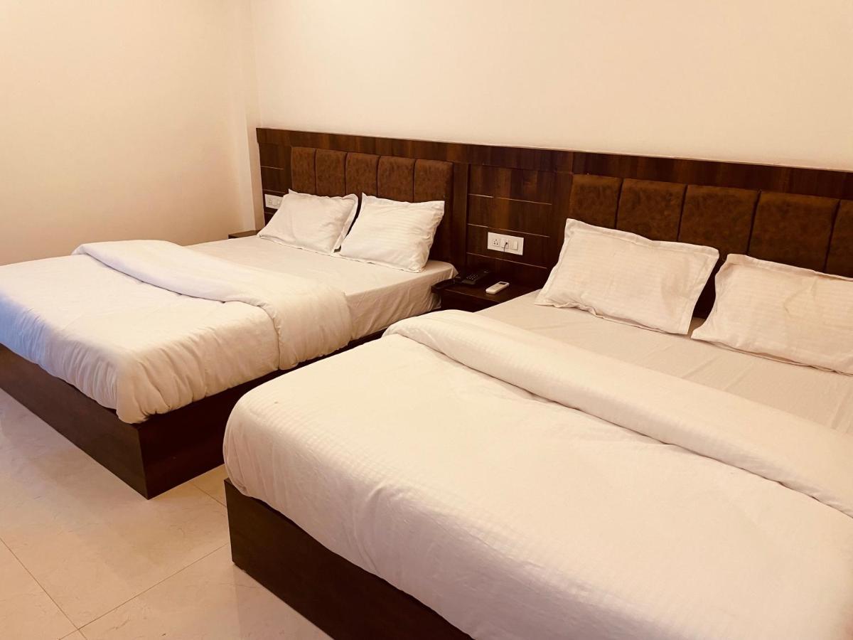 Divine Ganga - Luxury Comfort ! Travellers Delight ! Budget Friendly ! Prime Location ! Guest Favourite Haridvár Kültér fotó